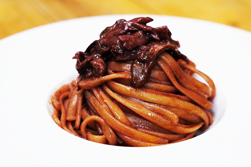 Spaghetti with red wine, mushrooms and pancetta, a fall delight - Pinocchio's Pantry - Authentic Italian Food